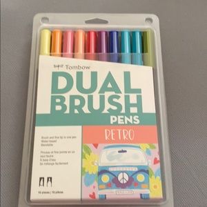 Dual brush pens